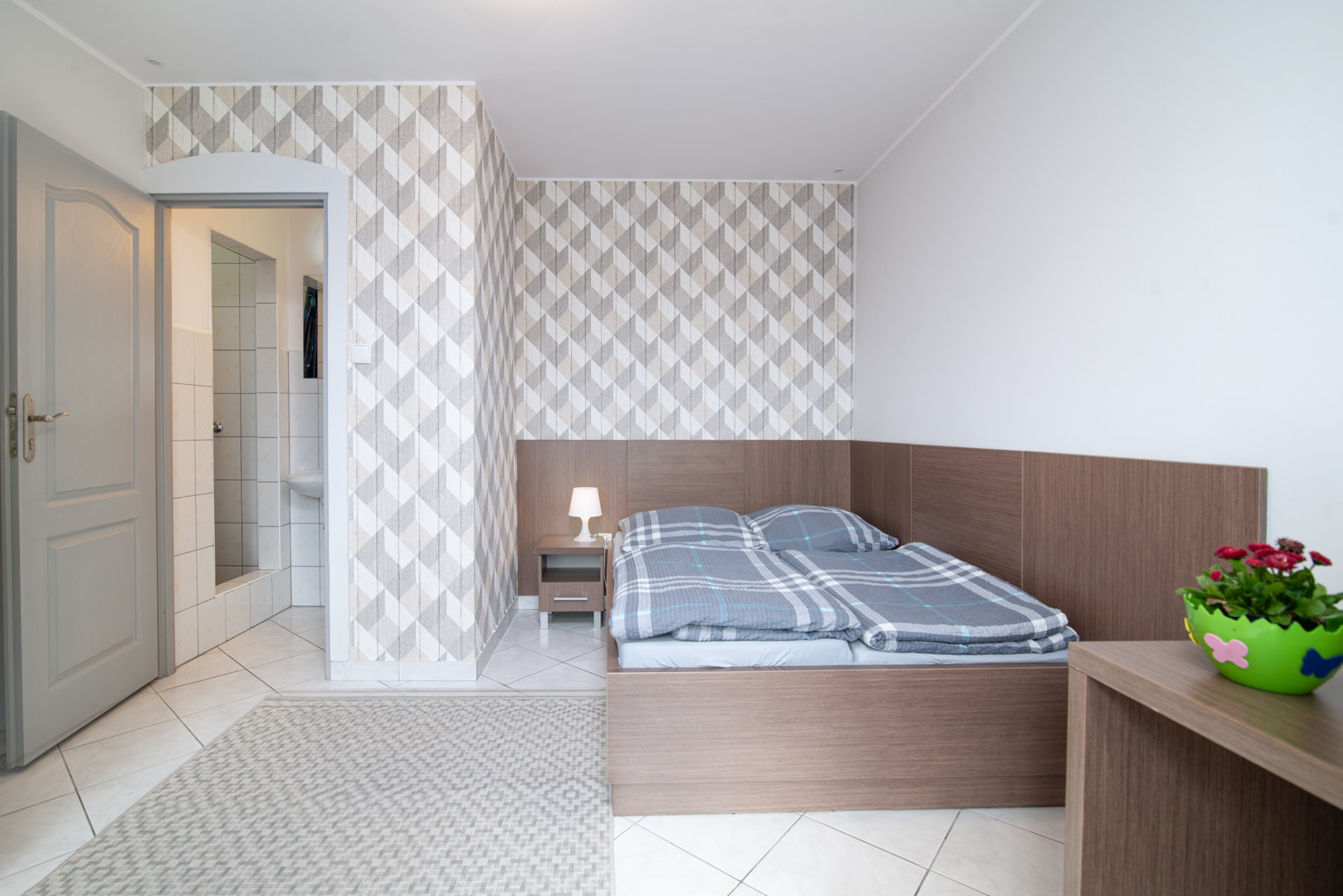 Pok&oacute;j 2 os z widokiem na ogr&oacute;d 